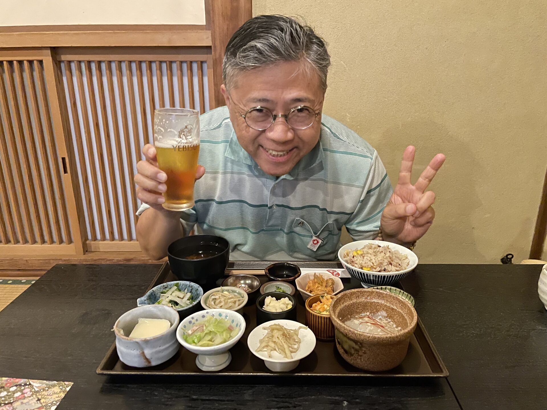 一汁八菜のお昼ごはんとエビスビール
