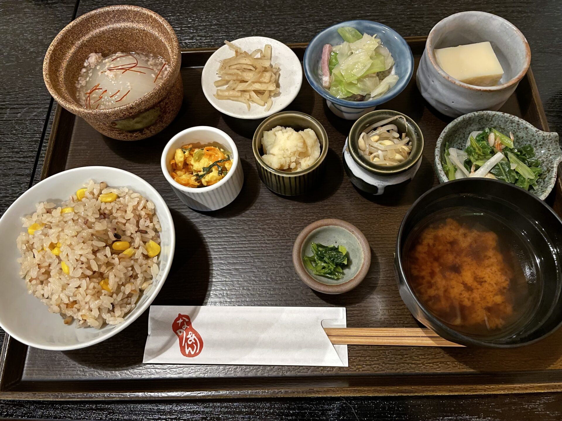 一汁八菜のお昼ごはん