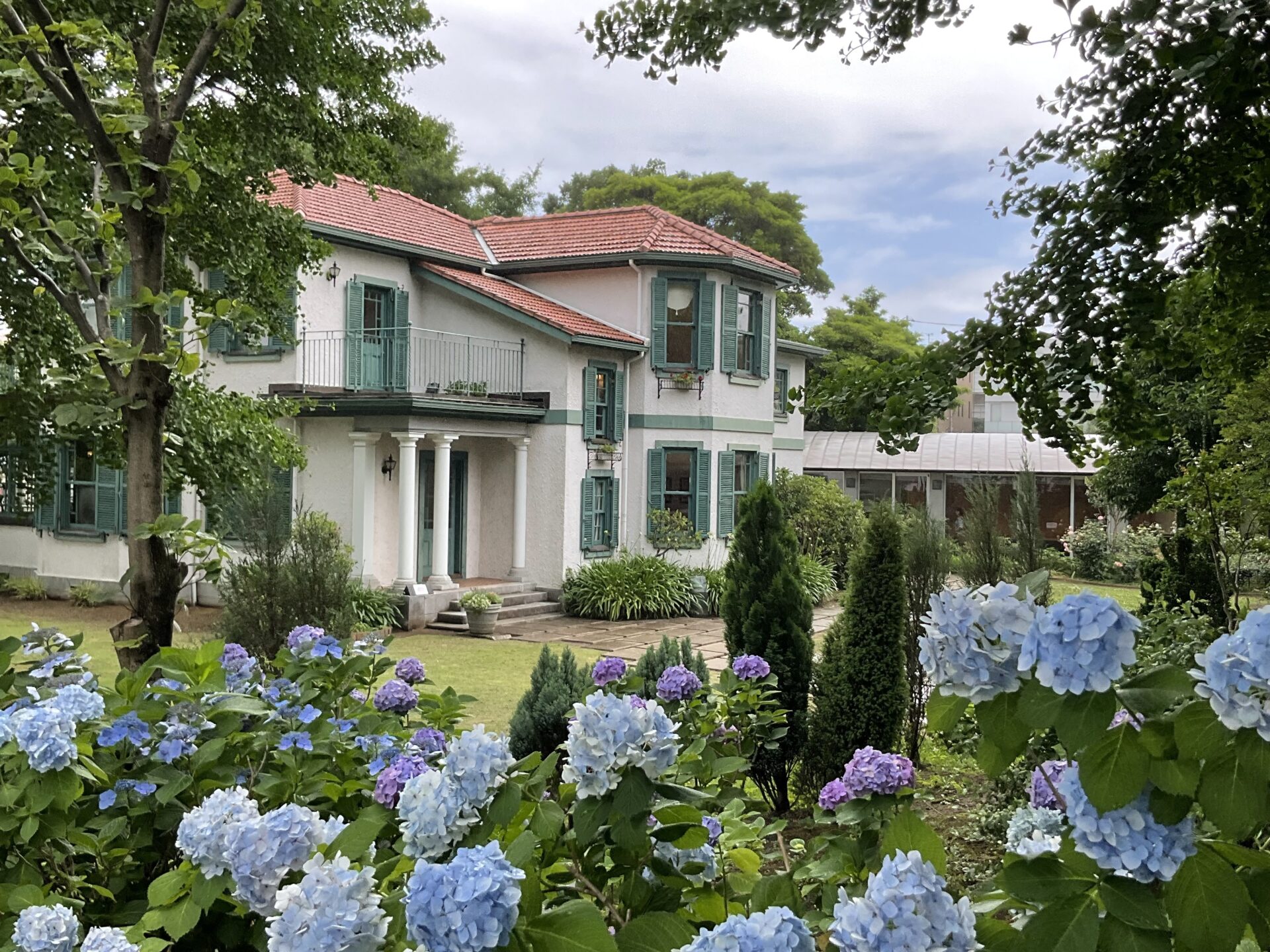 ブラフ18番館