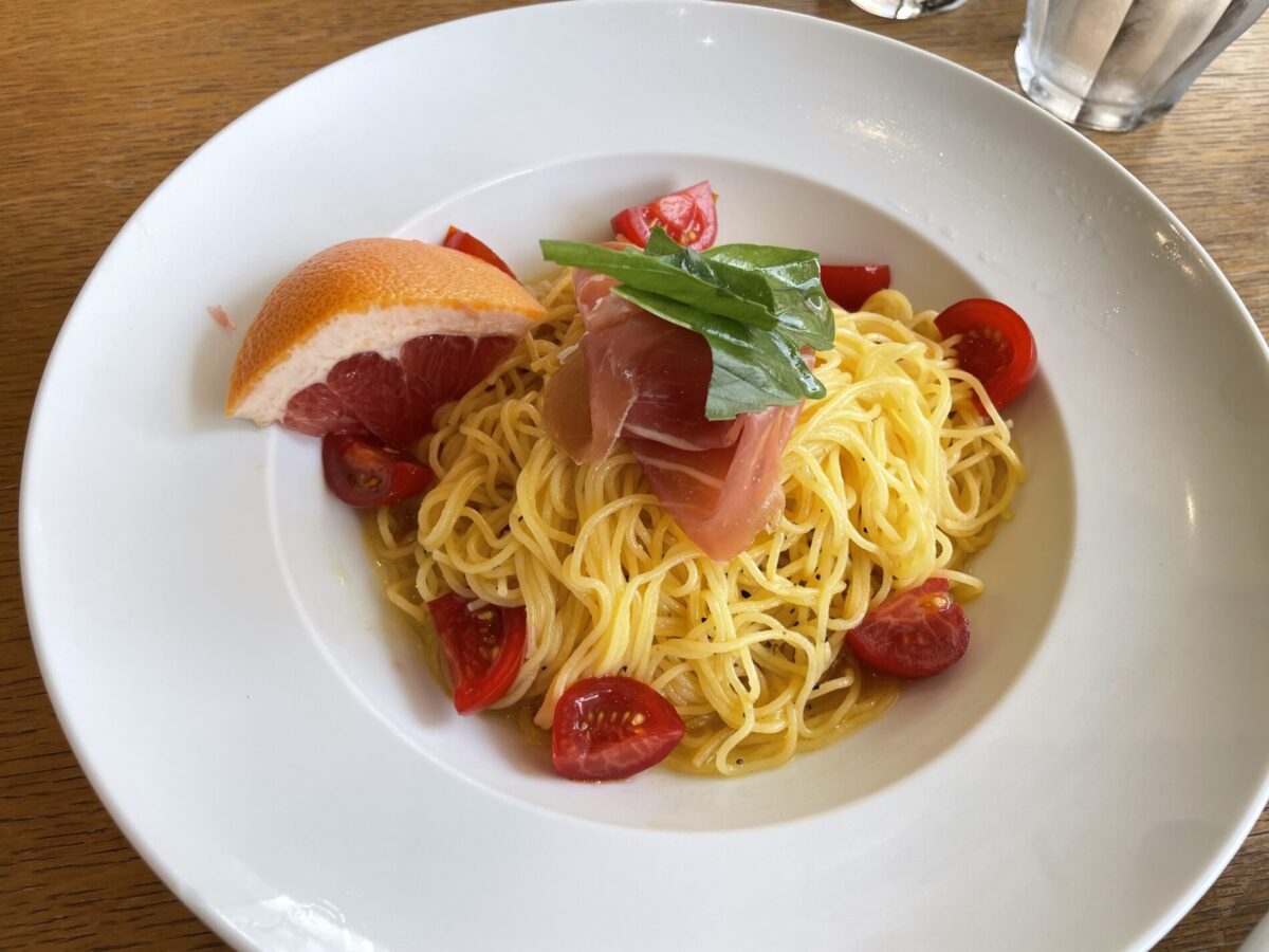 生ハムとプチトマトの冷製パスタ