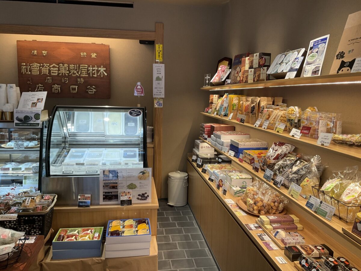 嘉楽本舗店内