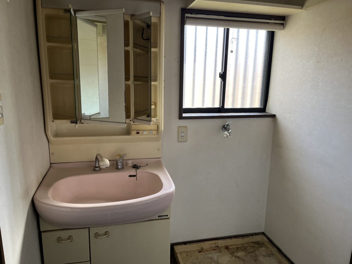 宇治田原町　売り戸建て住宅の洗面室