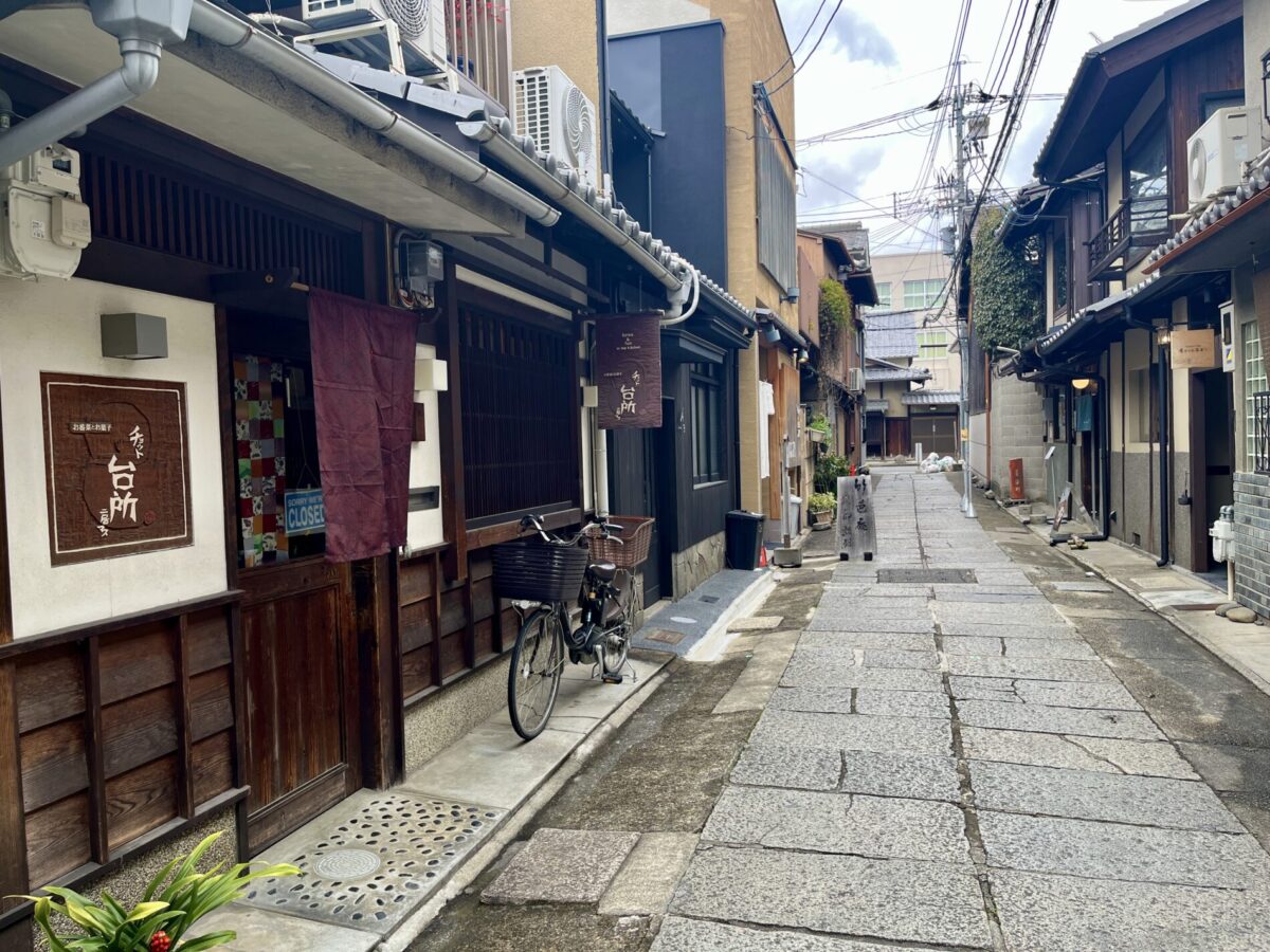 チョット台所二居マスの路地