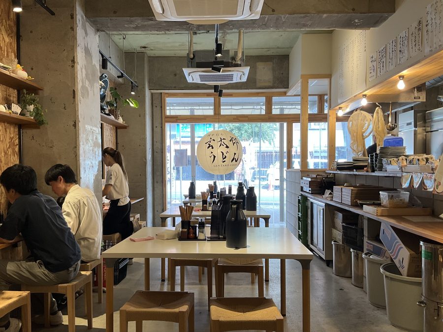 玄太郎うどん店内