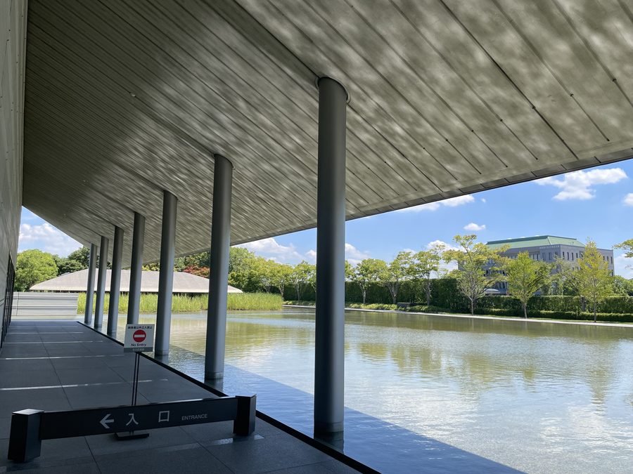 佐川美術館の入口
